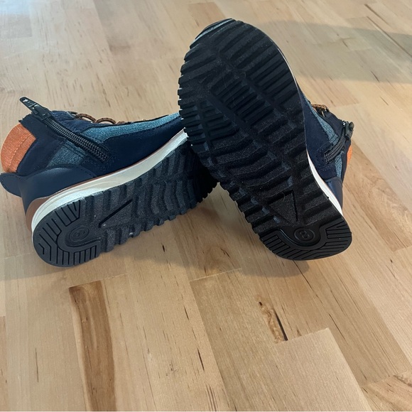 🔆 Bundle items 6 for $30 NWOT Old Navy Hiker Style Shoes - Picture 8 of 8